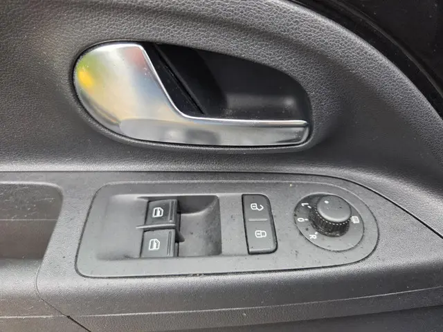 Volkswagen up! 1.0 BMT move up! 2017 Benzine 10