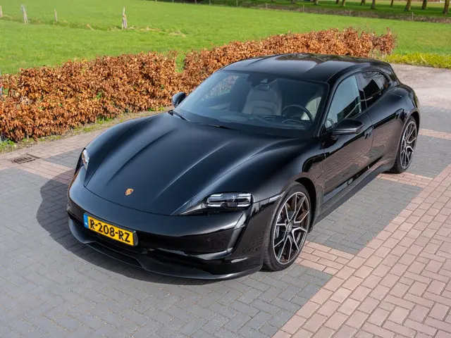 Porsche Taycan Sport Turismo 79 kWh 2022 Elektrisch 65
