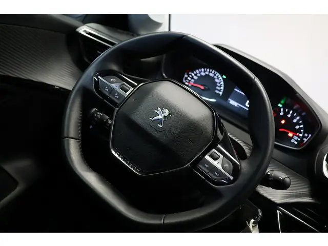 Peugeot 208 1.2 PureTech Active Pack 2022 Benzine 19