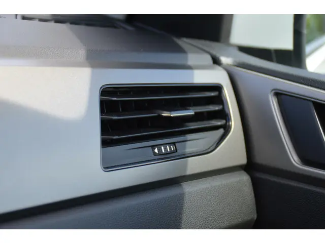 Volkswagen Polo 1.0 TSI Highline Business R 2021 Benzine 55