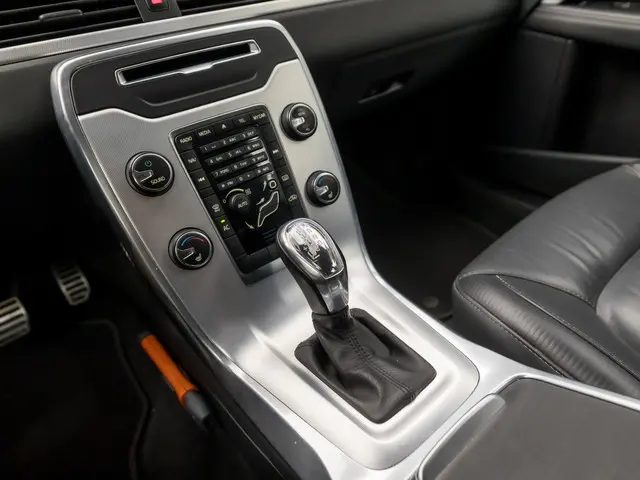 Volvo V70 1.6 T4 R-Design 2013 Benzine 10