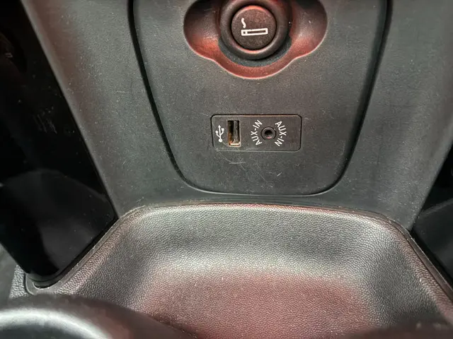 MINI One Mini 1.2 Chili Business *pano 2016 Benzine 25