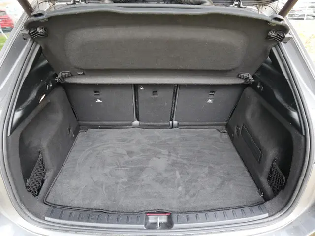 Mercedes-Benz GLA 250 e Style 2021 Hybride Benzine 7