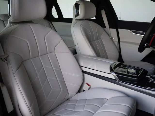 BMW 7 Serie Sedan M760e xDrive 2023 Hybride Benzine 8