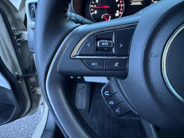 Suzuki Swift 1.2 Select Smart Hybrid 2024 Benzine 15