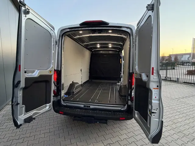 Ford Transit 350 2.0 TDCI L3H2 Limited RWD 2024 Diesel 13