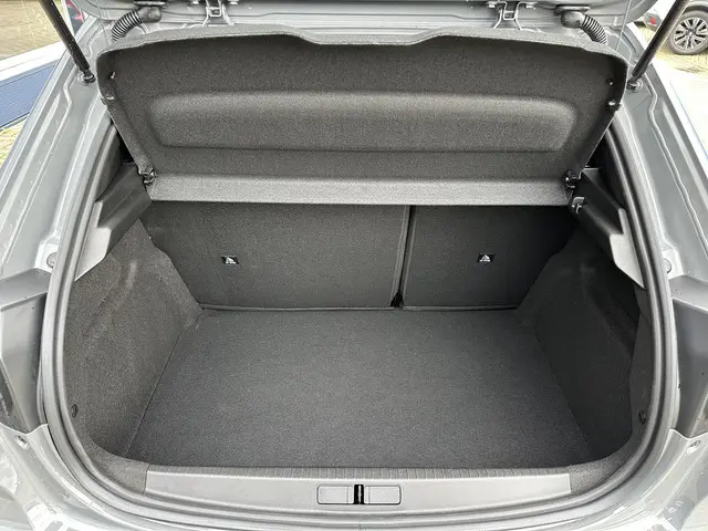 Peugeot 208 1.2 Turbo 100 PK Allure 2025 Benzine 36