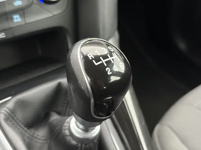 Ford Focus Wagon 1.0 First Edition 2015 Benzine 24