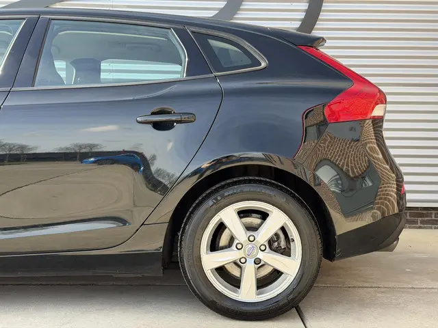 Volvo V40 1.6 T3 Kinetic 2013 Benzine 32