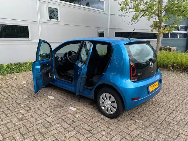 Volkswagen up! 1.0 BMT move up! 2018 Benzine 3