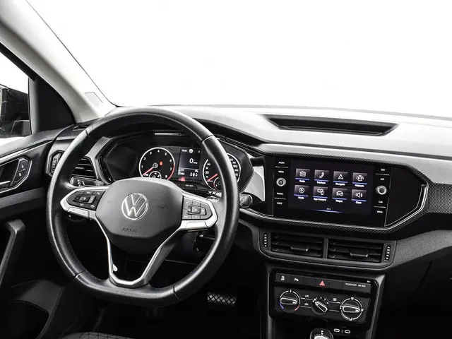 Volkswagen T-Cross 1.0 TSI 110pk DSG Life 2023 Benzine 27