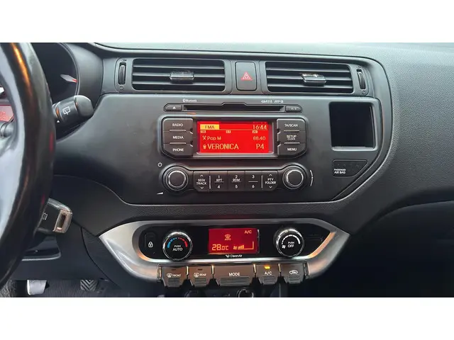 Kia Rio 1.4 CVVT ExecutiveLine 2014 Benzine 20