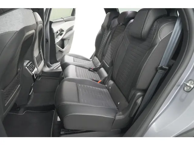 Peugeot 5008 HYbrid 145 e-DCS6 GT 2025 Hybride Benzine 31