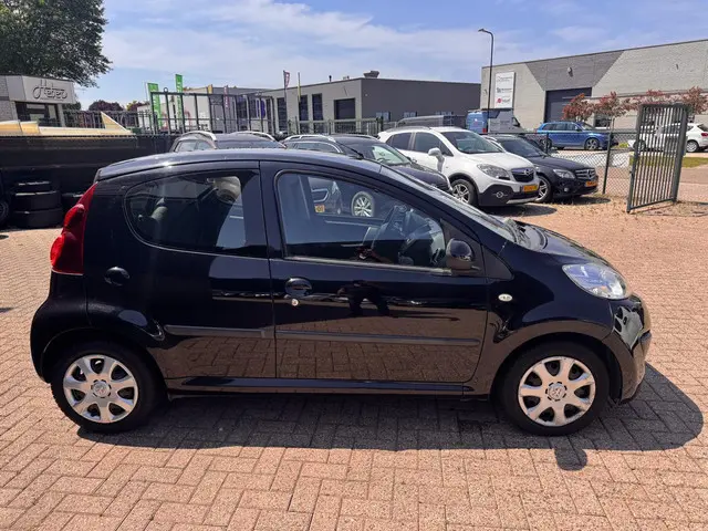 Peugeot 107 1.0 Active NAP / AIRCO / LED 2013 Benzine 6