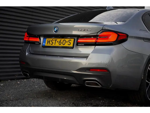 BMW 5 Serie 530e High Executive 2022 Hybride Benzine 36