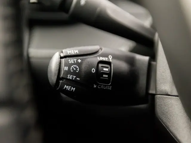 Peugeot 2008 1.2 PureTech Sport 2021 Benzine 19