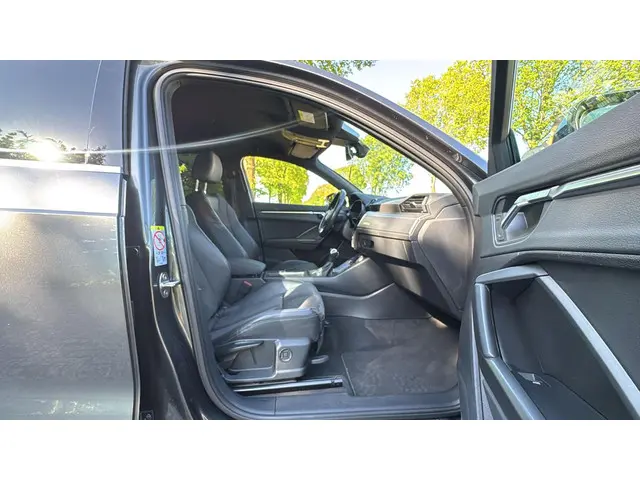 Audi Q3 40 TFSI quattro S edition 2020 Benzine 13