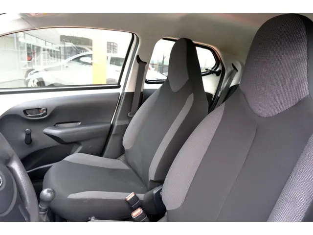 Toyota Aygo 1.0 VVT-i x 5-drs LED-dagrij 2019 Benzine 15
