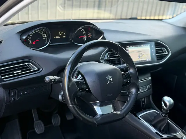 Peugeot 308 1.2 PureTech Style / NAP / PANO / APK 2016 Benzine 9