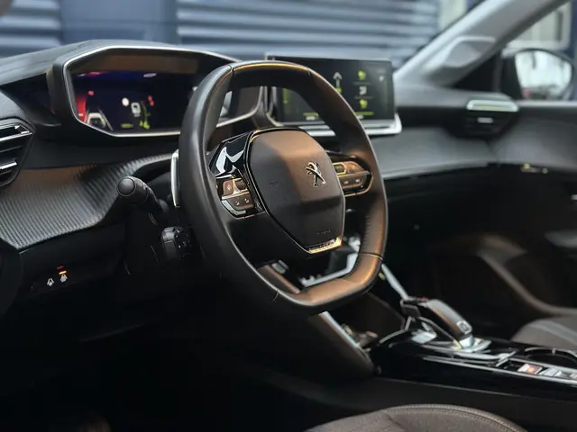 Peugeot 208 1.2 PureTech 130pk Allure Pack 2022 Benzine 24