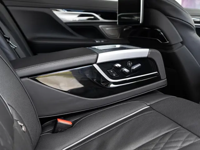 BMW 7 Serie 750Li xDrive 2022 Benzine 45
