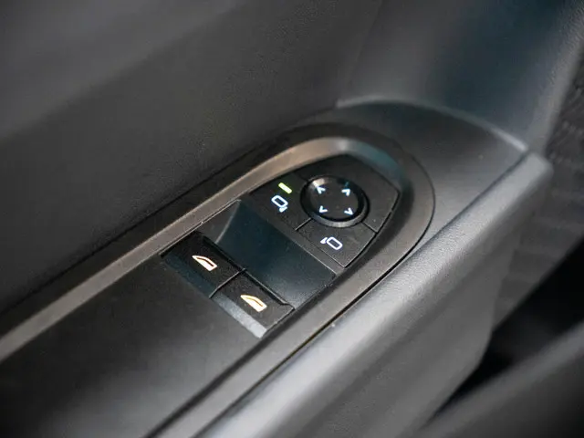 MINI 3-Deurs Cooper C 2024 Benzine 30