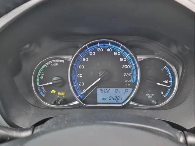 Toyota Yaris 1.5 Hybrid Comfort 2015 Hybride Benzine 12