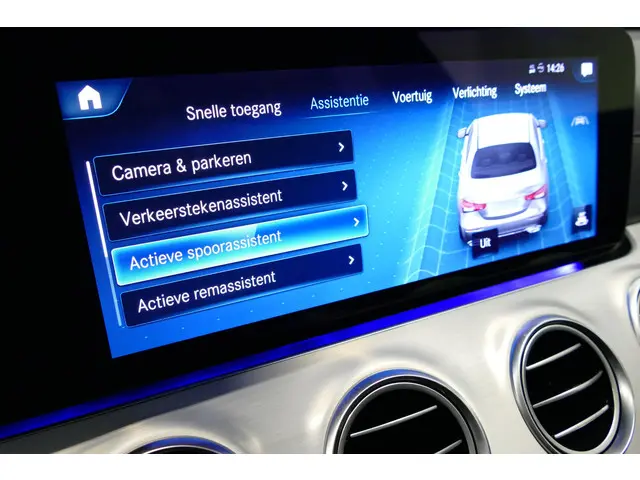 Mercedes-Benz E-Klasse 200 AMG Line 2020 Benzine 35