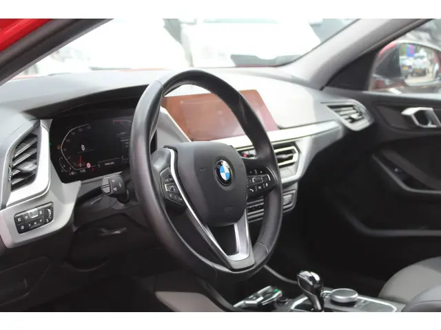 BMW 1 Serie 118i//Navi//Carplay//Trekhaak!! 2019 Benzine 4
