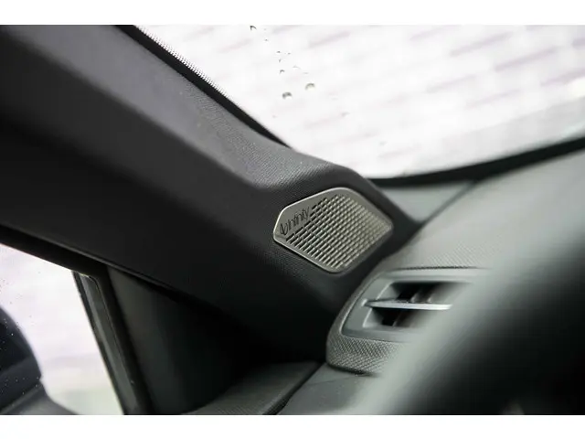 Lynk & Co 01 1.5 Plug-in Hybrid More 2025 Hybride Benzine 20