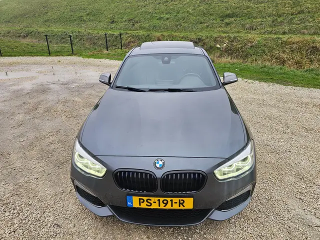 BMW 1 Serie M140i xDrive High Executive 2017 Benzine 3