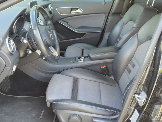 Mercedes-Benz GLA 200 Prestige 2017 Benzine 13