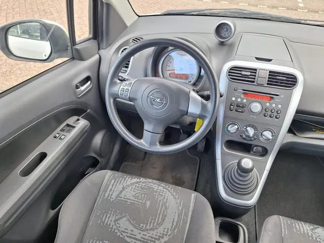Opel Agila 1.0 Berlin 2014 Benzine 13