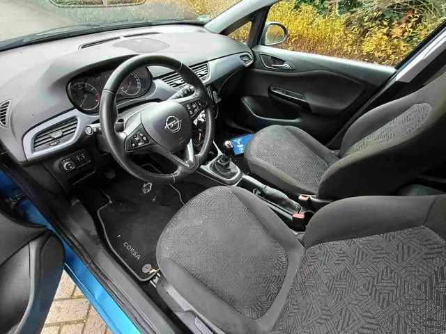 Opel Corsa 1.4 Favourite navi 2018 Benzine 10