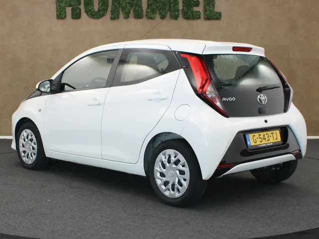 Toyota Aygo 1.0 VVT-i x-play limited 2019 Benzine 11