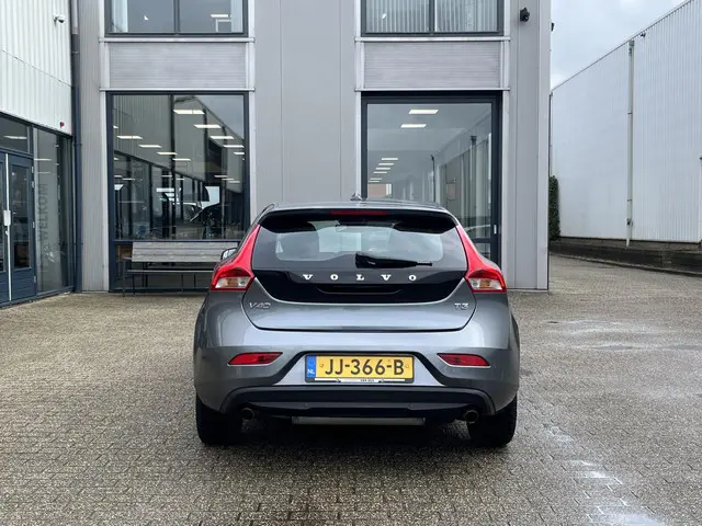 Volvo V40 2.0 T3 Momentum 2016 Benzine 71