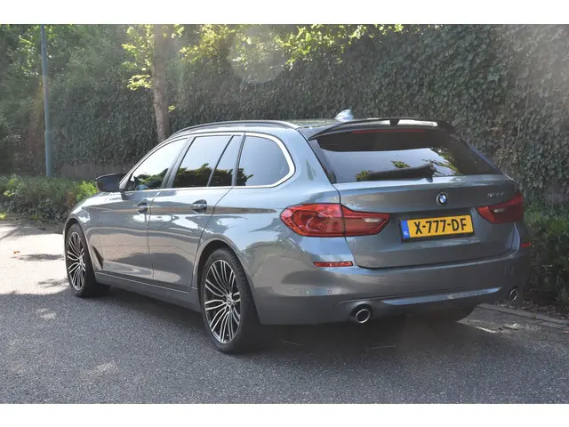 BMW 5 Serie Touring 520i Executive Edition 2019 Benzine 5