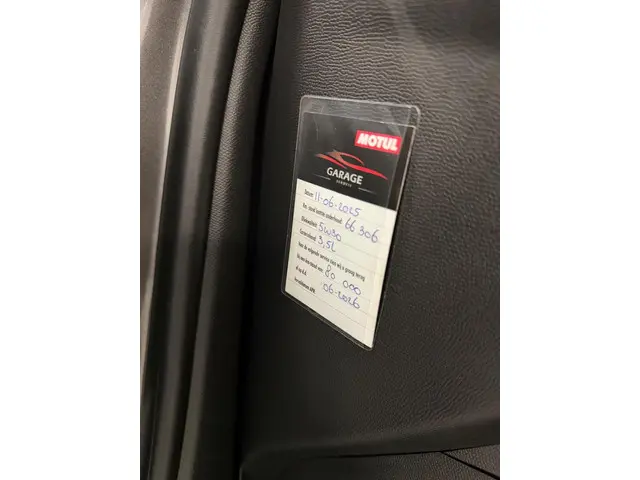 Peugeot 2008 1.2 PureTech Allure 2021 Benzine 21