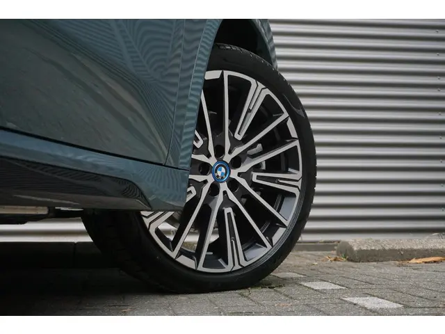 BMW X1 xDrive25e 2025 Hybride Benzine 24