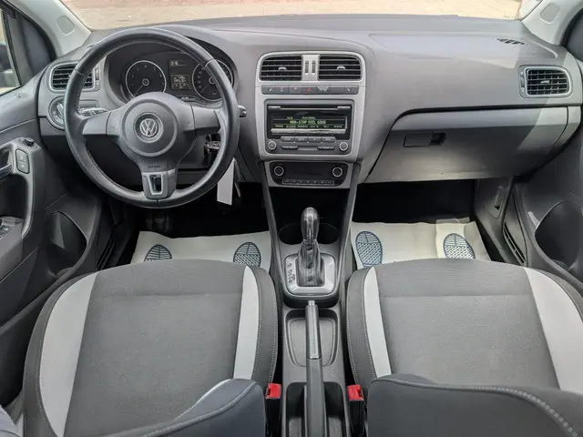 Volkswagen Polo 1.2 TSI LIFE / DSG 2013 Benzine 4