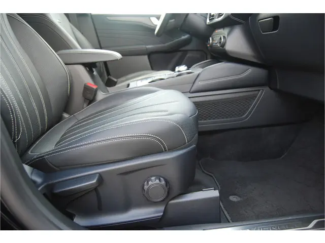 Ford Kuga 2.5 PHEV 225PK Vignale 2022 Hybride Benzine 40