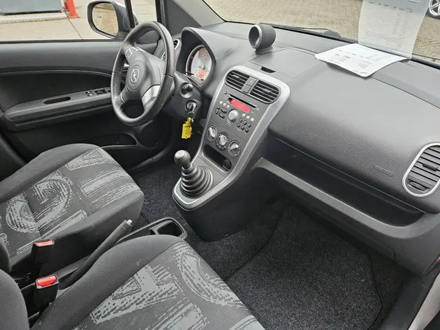 Opel Agila 1.2 Edition,nette auto,lage km 2013 Benzine 10