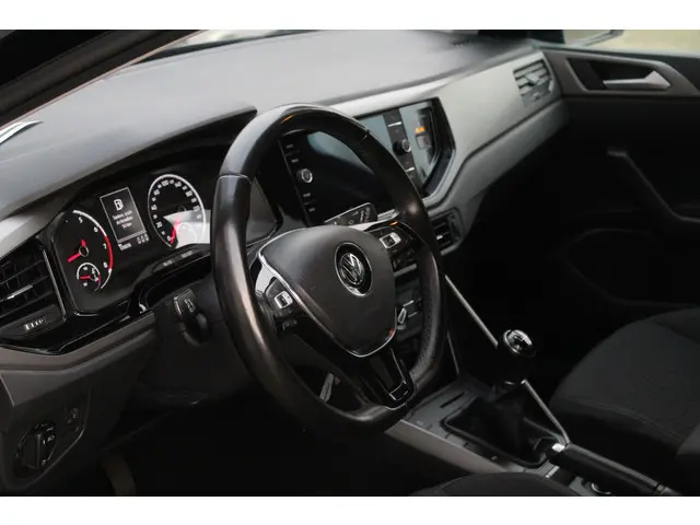 Volkswagen Polo 1.0 TSI Comfortline NAVI,LMV 2018 Benzine 4