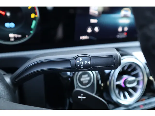 Mercedes-Benz A-Klasse 250 e Luxury 2021 Hybride Benzine 33