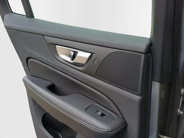 Volvo V60 2.0 T5 Momentum 2018 Benzine 26