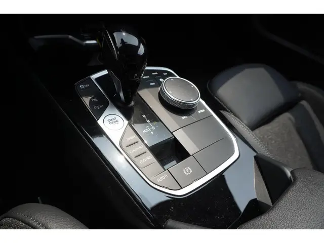 BMW 1 Serie 118i Business Edition 2021 Benzine 27