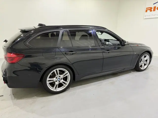 BMW 3 Serie Touring 318i M Sport Aut8 2019 Benzine 49