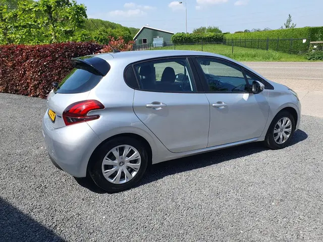 Peugeot 208 1.2 PureTech Active 2017 Benzine 4