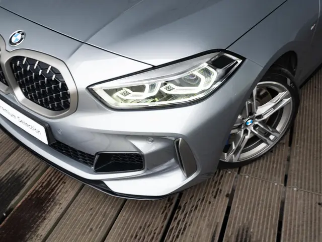 BMW 1 Serie 5-deurs M135i xDrive 2024 Benzine 15