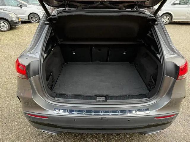 Mercedes-Benz GLA 200 Business Solution AMG 2020 Benzine 8